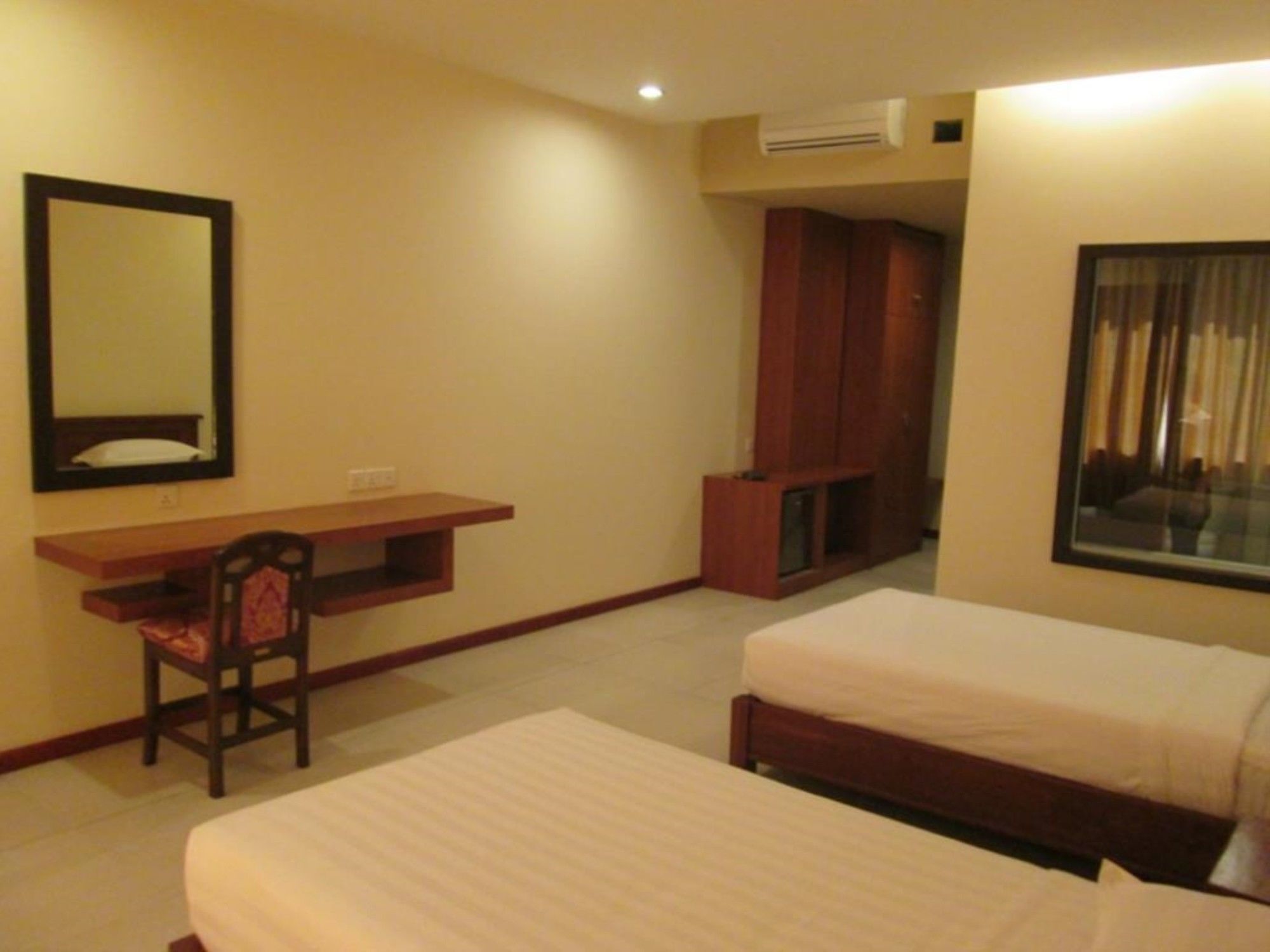 Man Myanmar Hotel Naypyidaw Екстер'єр фото