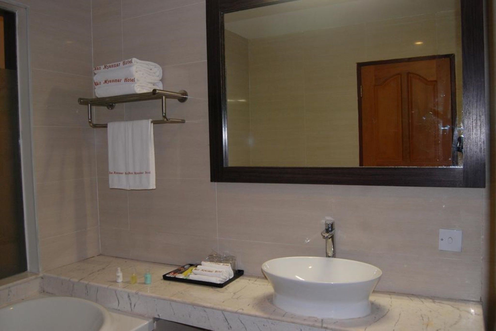 Man Myanmar Hotel Naypyidaw Екстер'єр фото